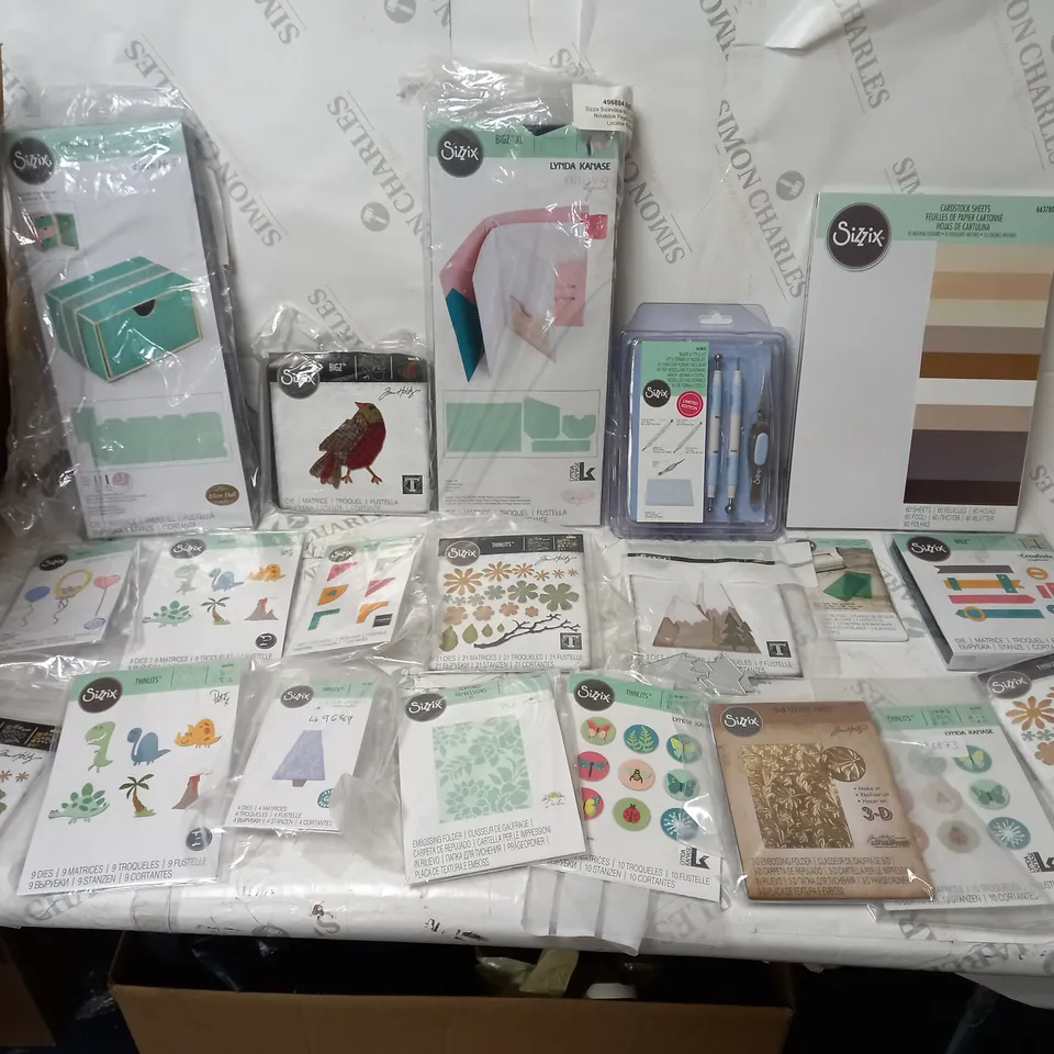BOX OF APPROX 20 ASSORTED SIZZIX CRAFT ITEMS TO INCLUDE SHAPE AND STYLE KIT, CUTTING PADS, VARIOUS THINLITS, ETC. 