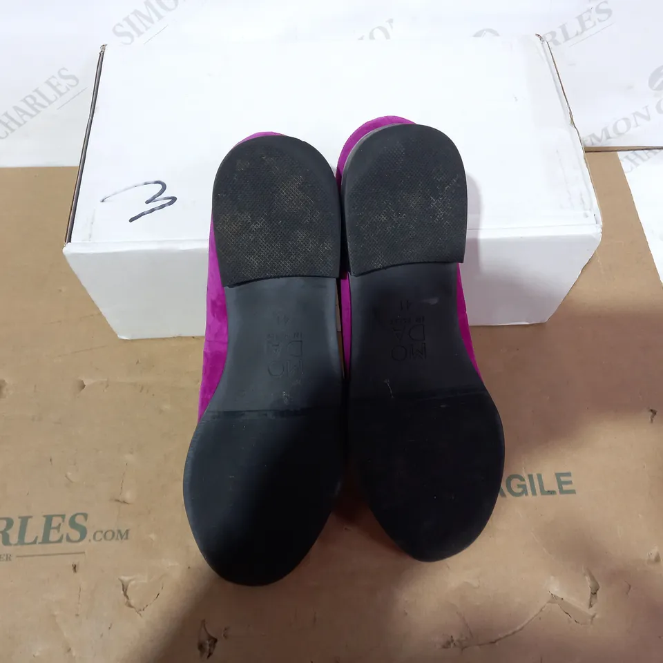 BOXED PAIR OF MODA IN PELLE SHOES - SIZE 41
