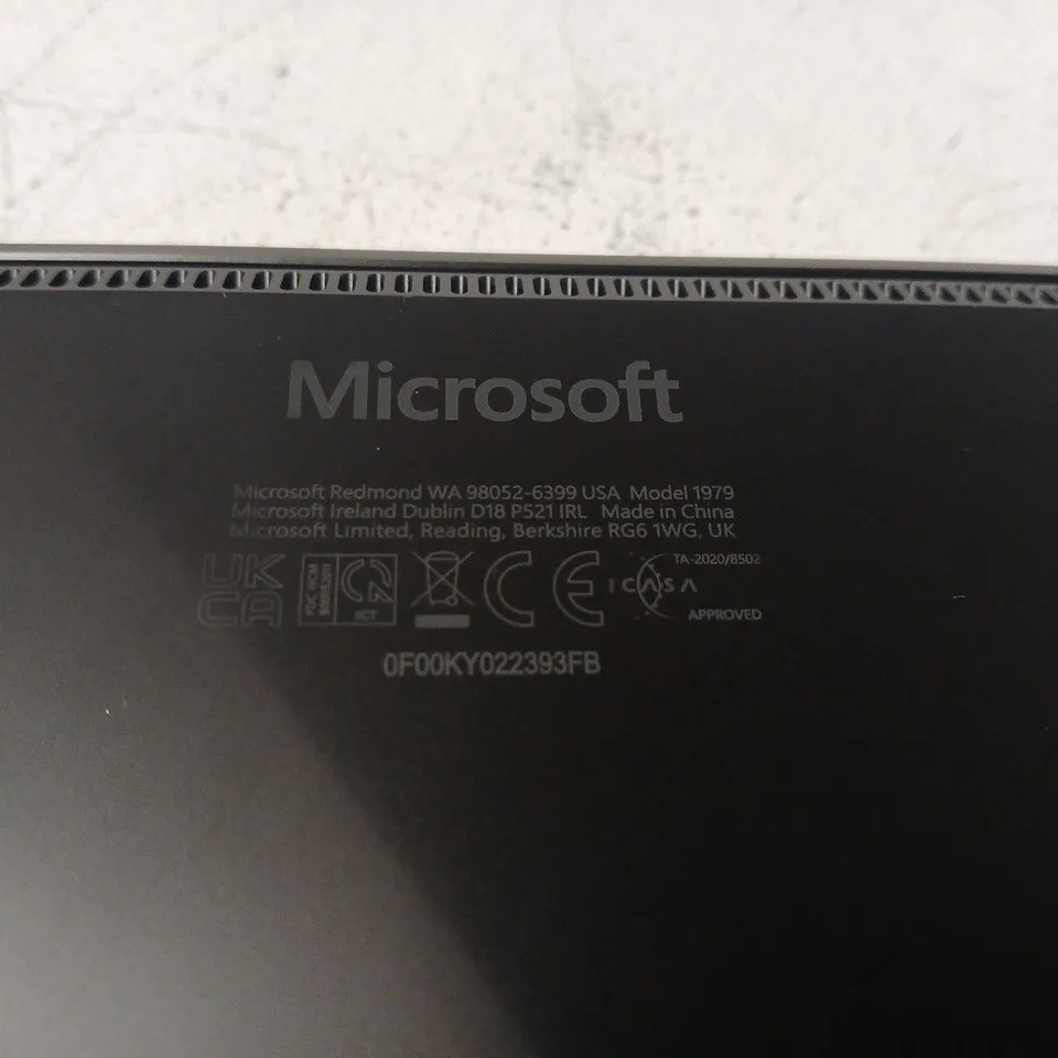 MICROSOFT SURFACE LAPTOP - BLACK