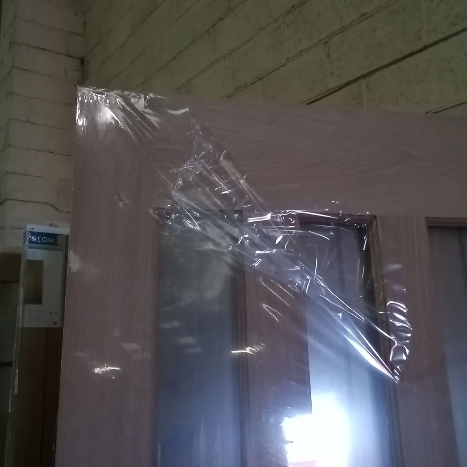 GEOM VERTICAL 3 PANEL OAK VENEER GLAZED INTERNAL DOOR