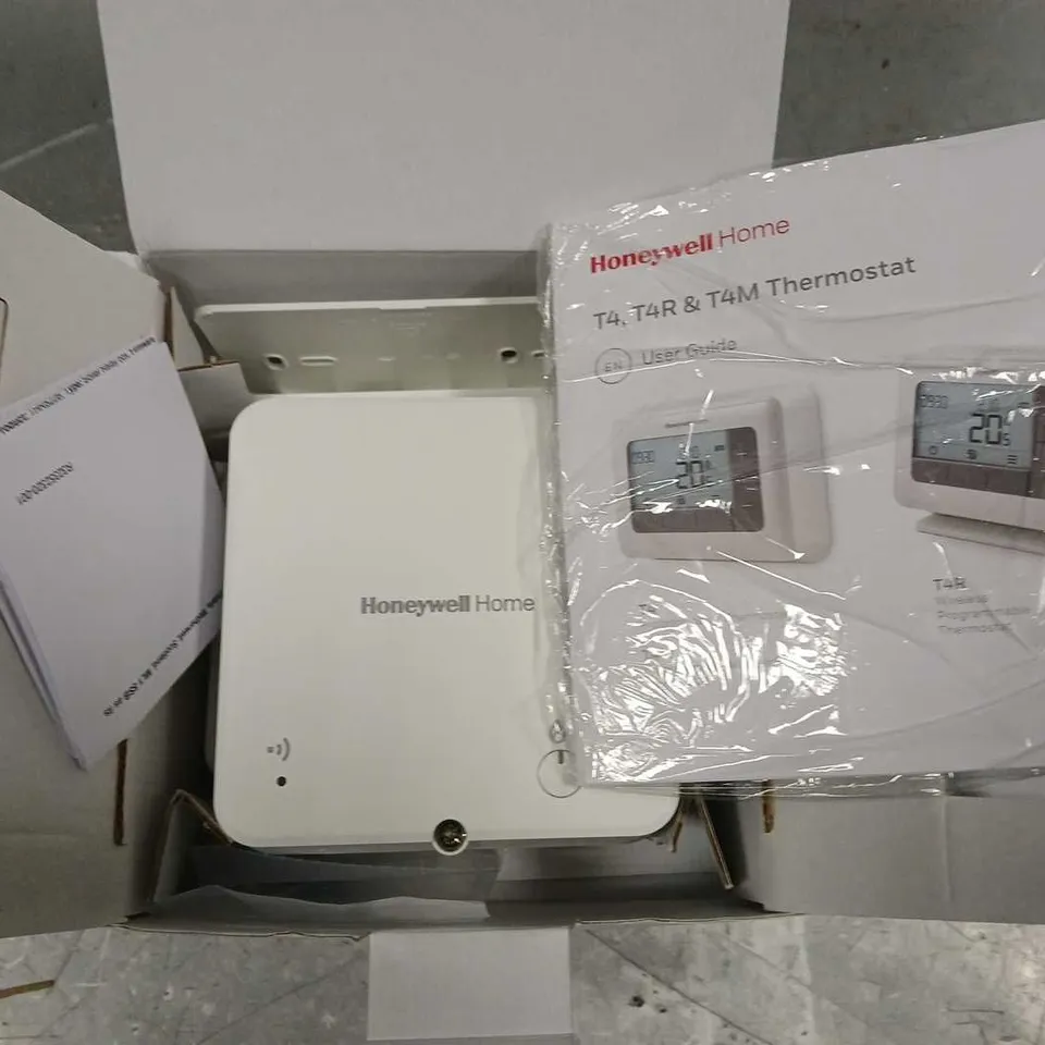 BOXED HONEYWELL HOME T4R THERMOSTAT