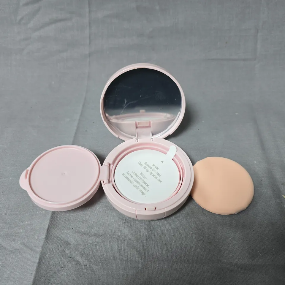 FLAWLESS FINISH TRANSFORMING EFFECT FOUNDATION (LIGHT) – PINK BOX WITH ROUND COMPACT
