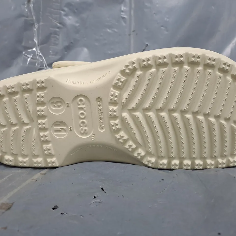 PAIR OF CROCS CLASSIC CLOGS IN CREAM SIZE UK M8/W9