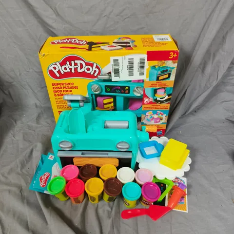 BOXED PLAYDOH SUPER SLICE CAKE PLAYSET