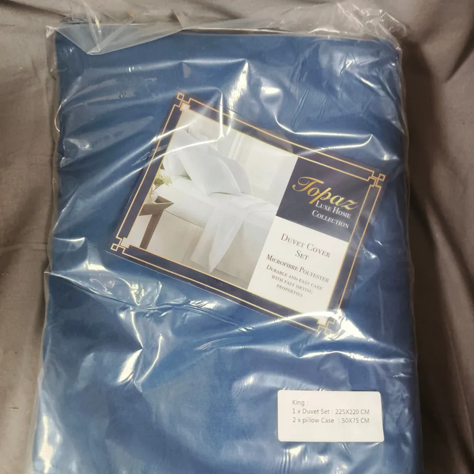 APPROXIMATELY 10 TOPAZ LUXE HOME COLLECTION DUVET COVER SETS - KING