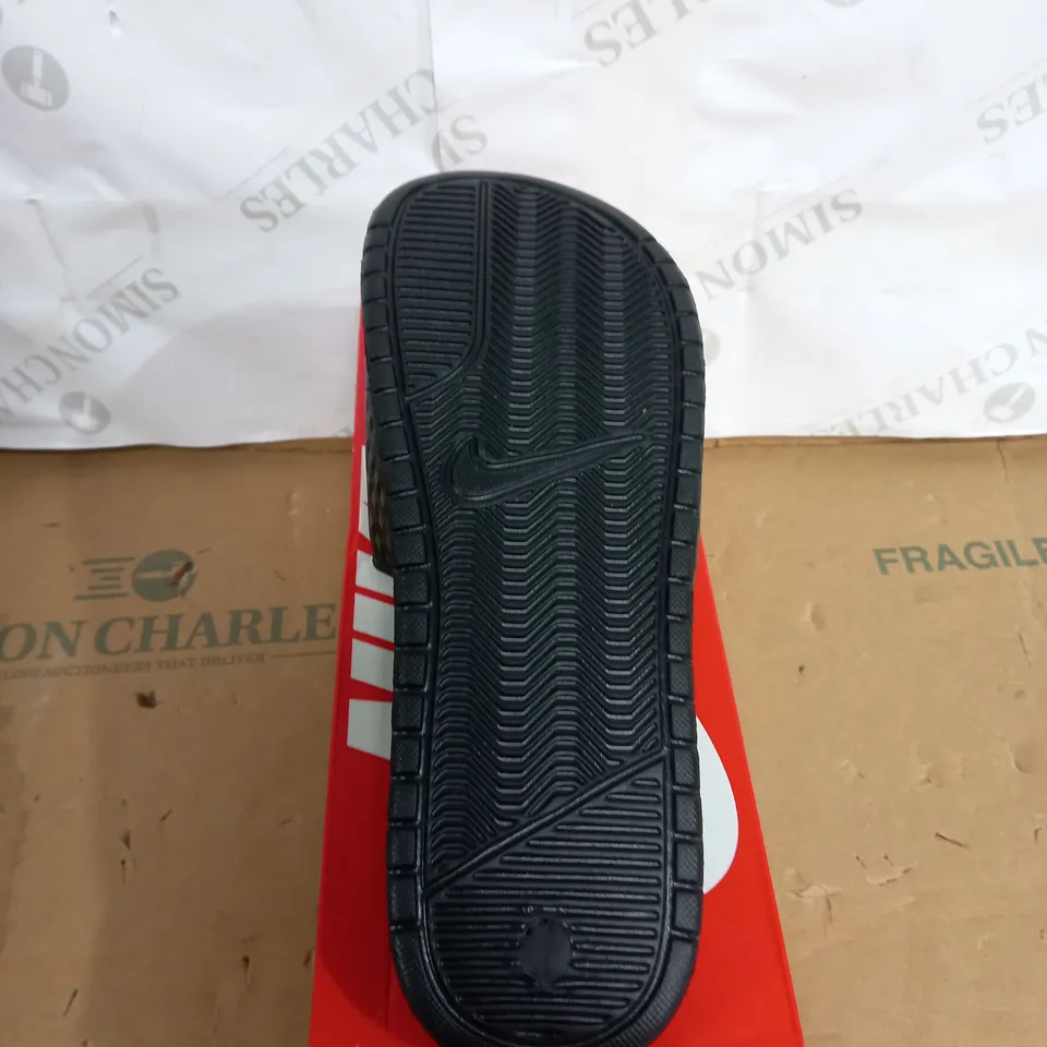 MENS NIKE SLIDERS SIZE 9