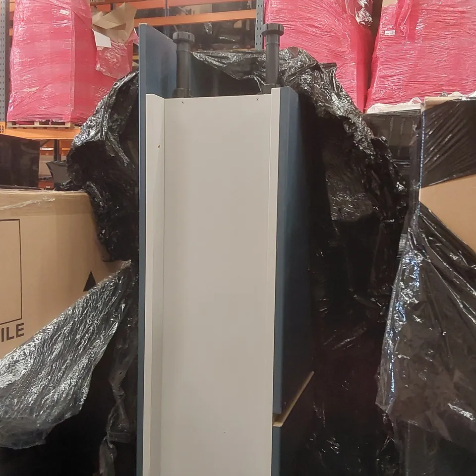 PALLET CONTAINING A LARGE QUANTITY OF BATHROOM FURNITURE PARTS INCLUDING: BATHROOM UNIT, CALYPSO BTW PAN ECT