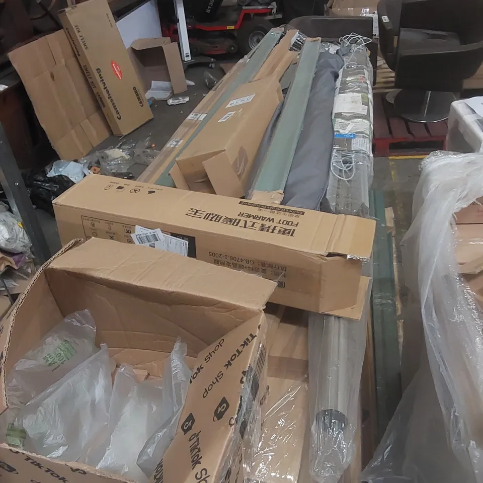 PALLET CONTAINING A VERY LARGE QUANTITY OF FURNITURE PANELS AND OTHER ASSORTED ITEMS