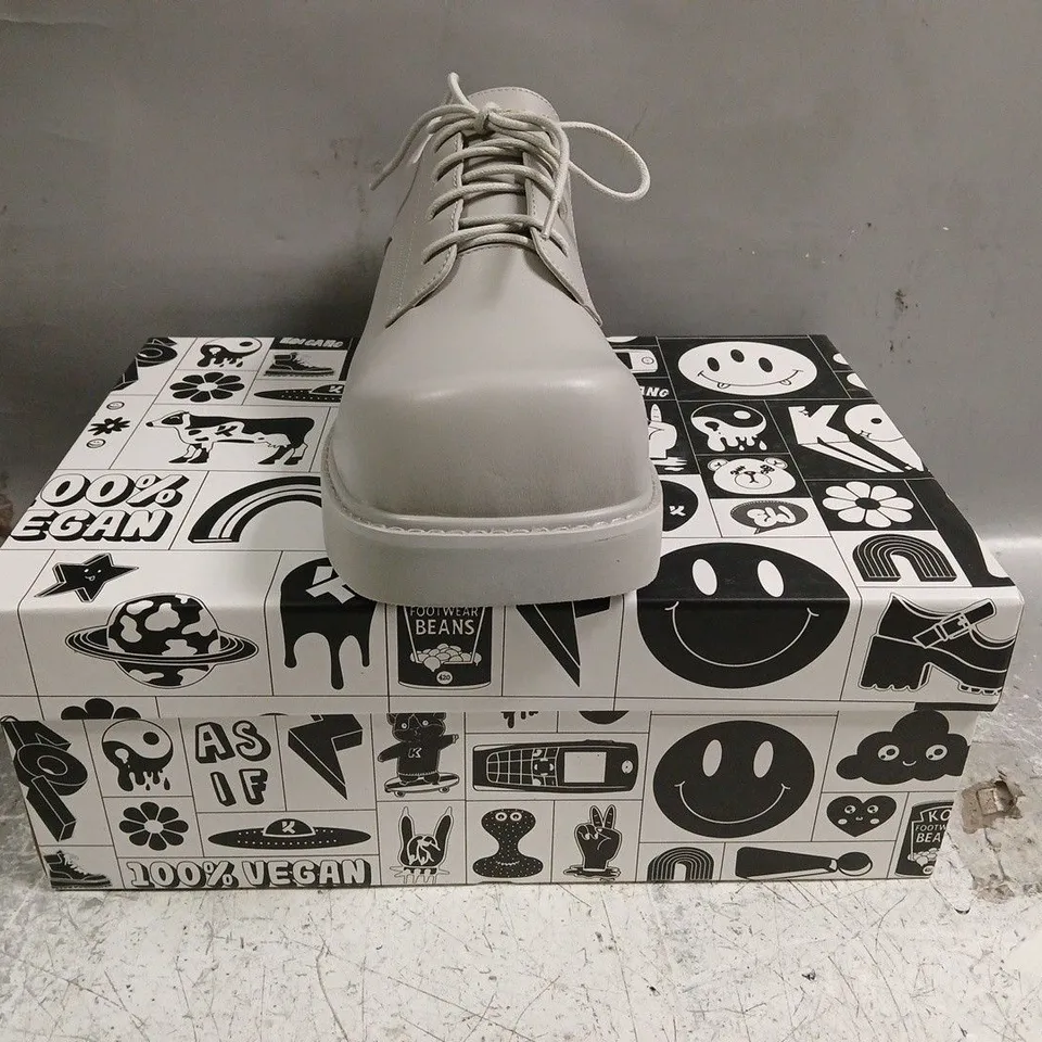 BOXED PAIR OF KOI 400% OVERSIZED MEN'S DERBY SHOES IN GREY SIZE UK 9