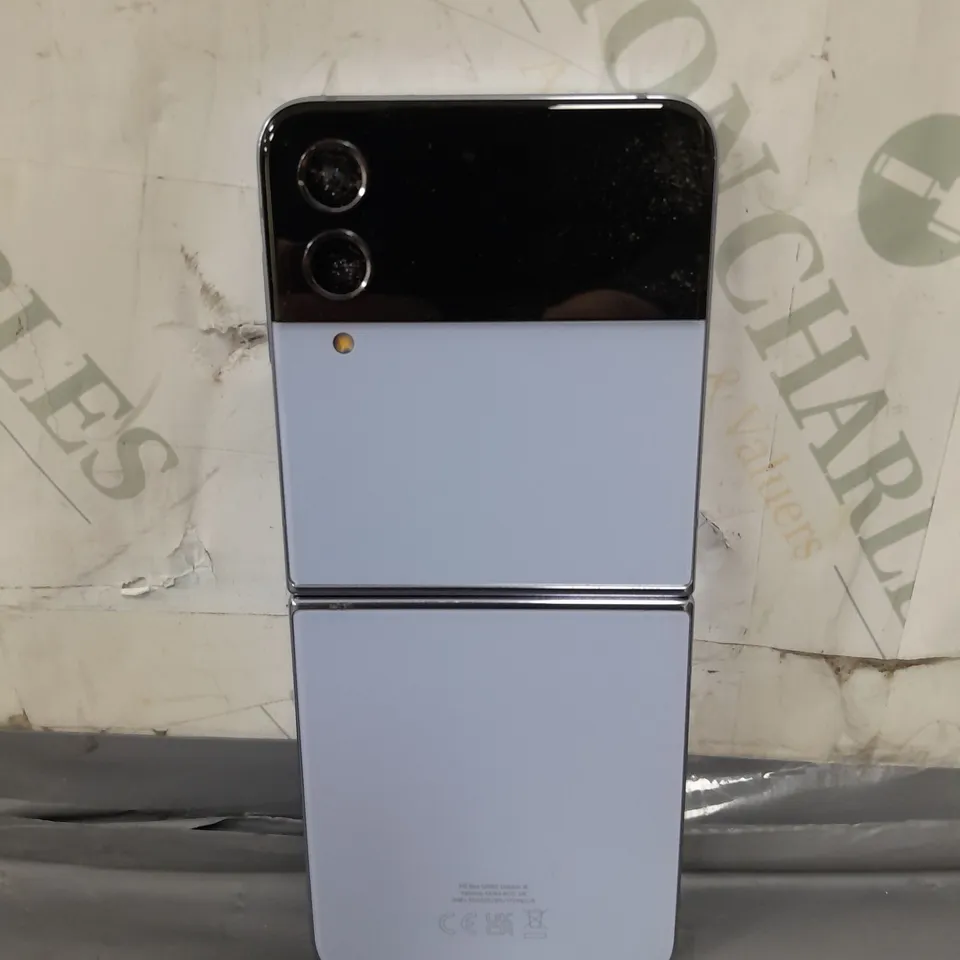 SAMSUNG GALAXY Z FLIP 4