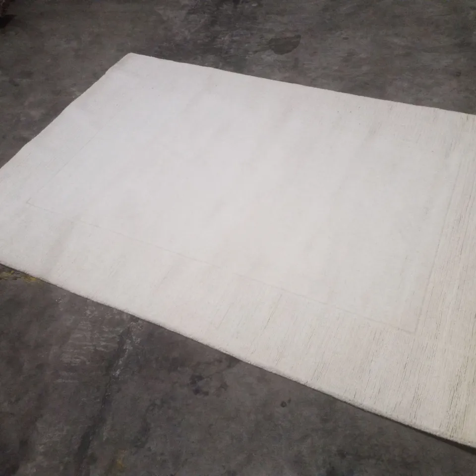 QUALITY DESIGNER AREA RUG APPROXIMATELY 160×230CM