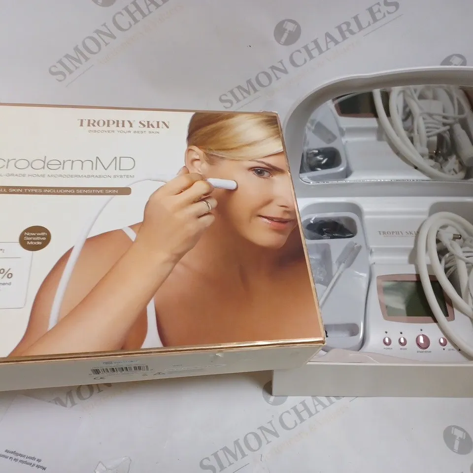 BOXED TROPHY SKIN MICRODERM MD 