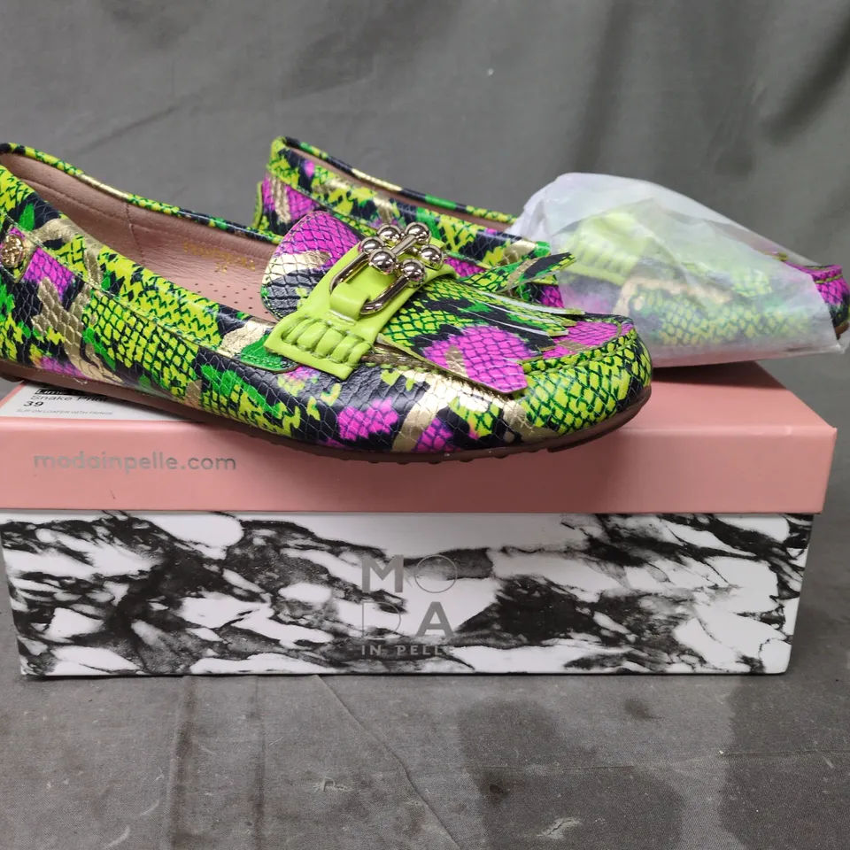 MODA IN PELLE FRANCHESKA LOAFER IN LIME GREEN - SIZE 6