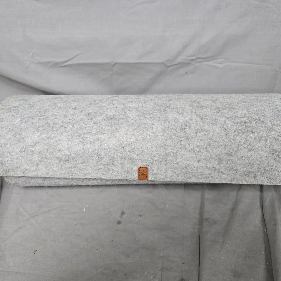 BOXED NORDIK DESIGN FELT DESK MAT IN STONE OAT (89X43CM)