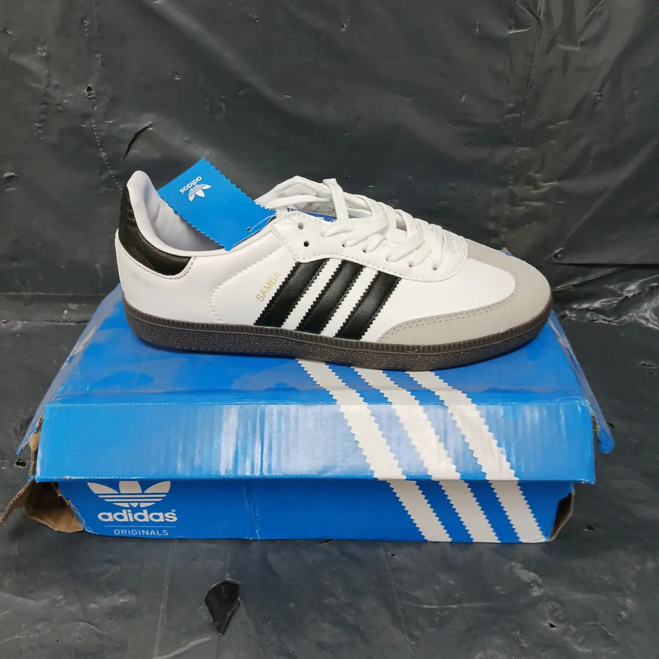 PAIR OF ADIDAS SAMBA TRAINERS IN WHITE - 5