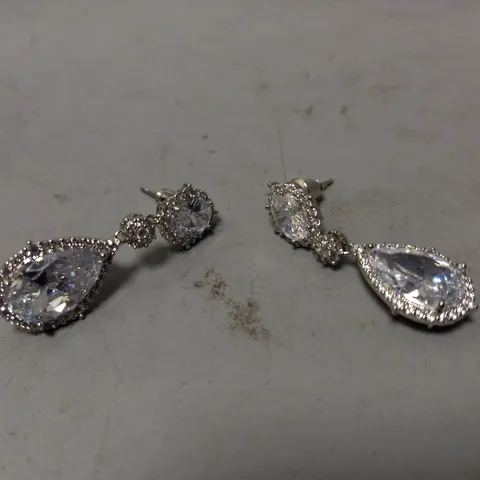 BOXED SWAVO DIAMANTE EARRINGS