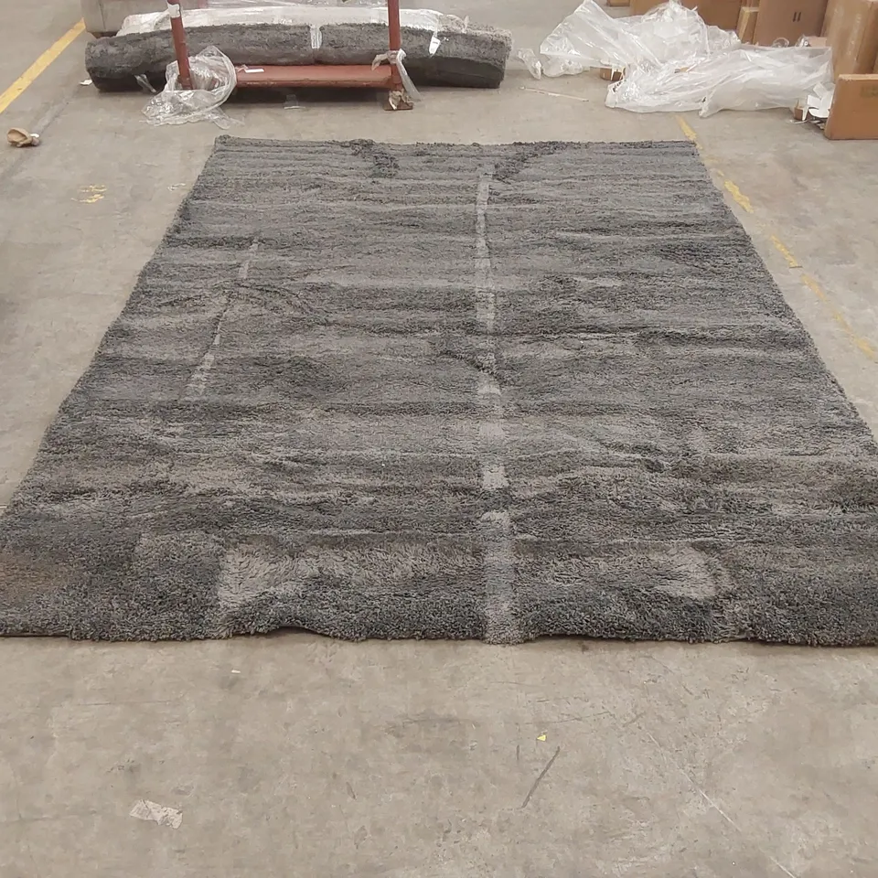 QUALITY DESIGNER AREA RUG - APPROXIMATELY 330 x 240cm