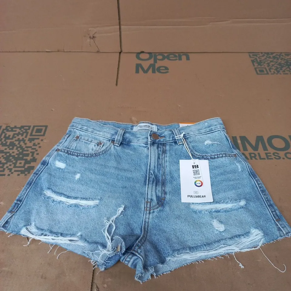 UK 10 PULL&BEAR MOM FIT DENIM SHORTS - LIGHT WASH, FRAYED HEM, EU 38