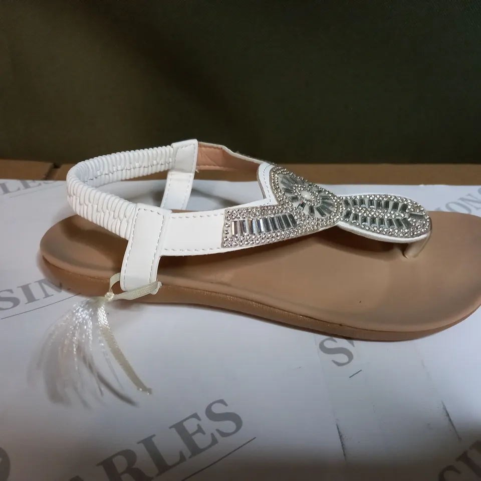 KASARA EMBELLISHED THONG SANDAL - SIZE 5