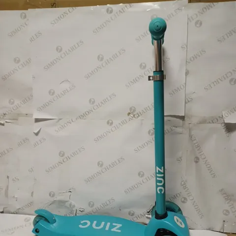ZINC 3 WHEELED LIGHT UP STAR SCOOTER 