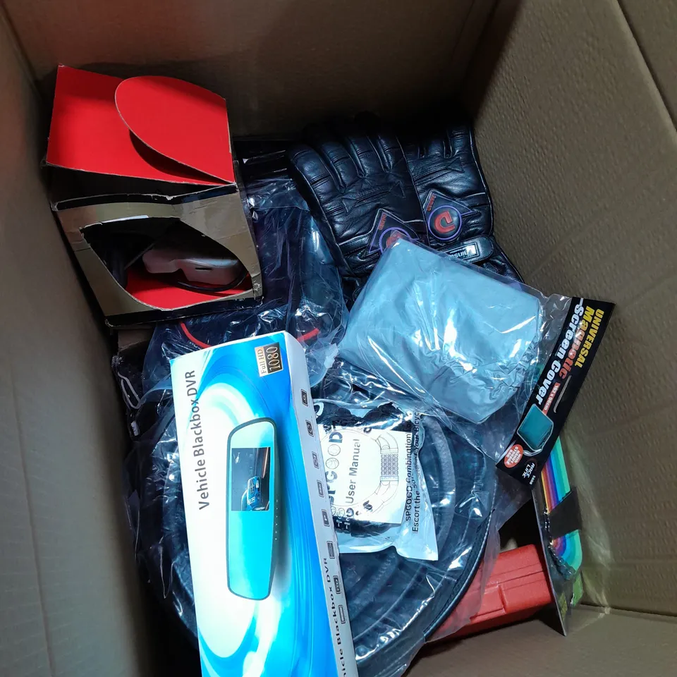 BOX OF APPROXIMATELY 10 ITEMS TO INCLUDE THINSULATE GLOVES, BLACKBOX DVR, BIKE TOOLS SET ETC