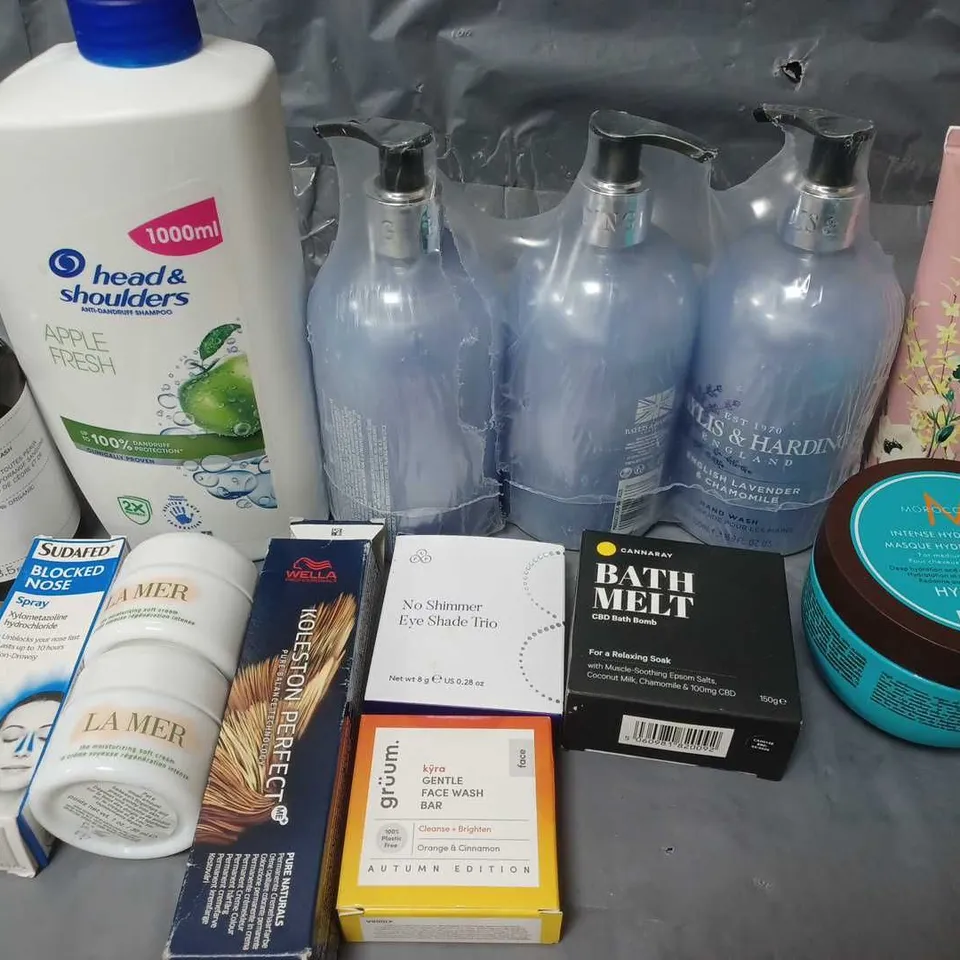 LOT OF 14 ASSORTED HEALTH AND BEAUTY ITEMS TO INCLUDE BAYLISS & HARDLING HAND WASH, CANNARY BATH MELT AND MOROCCAN OIL MASK