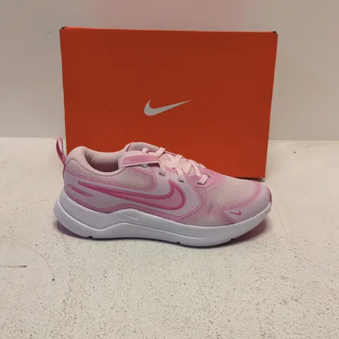 NIKE WOMEN'S RUNNING SHOES – PINK/WHITE (UK 4.5)