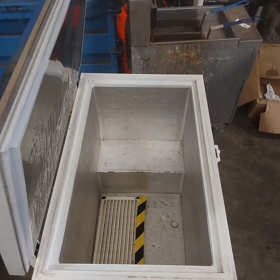 DERBY ESTA COMMERCIAL CHEST FREEZER