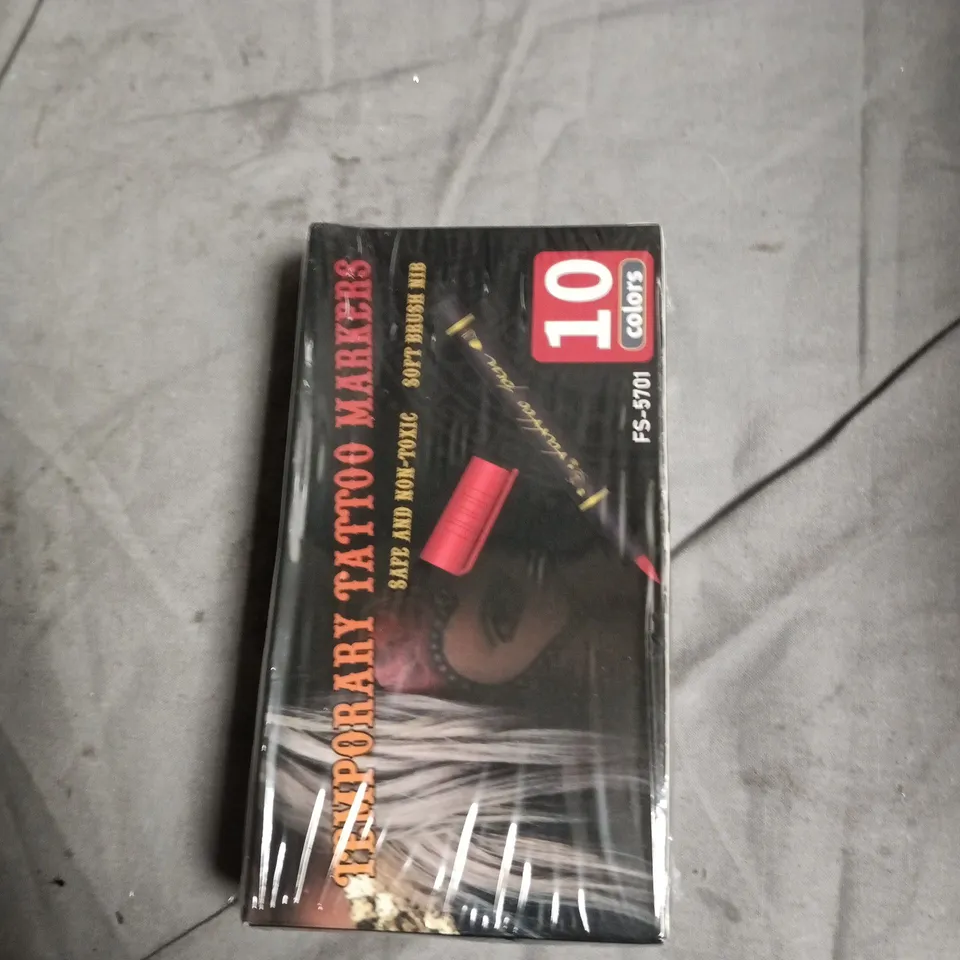 BOX OF APPROXIMATELY 30 ASSORTED TOYS INCLUDING TEMPORARY TATTOO MARKERS , TICH MINI FIGURE AND SLAZENGER TENNIS BALLS 