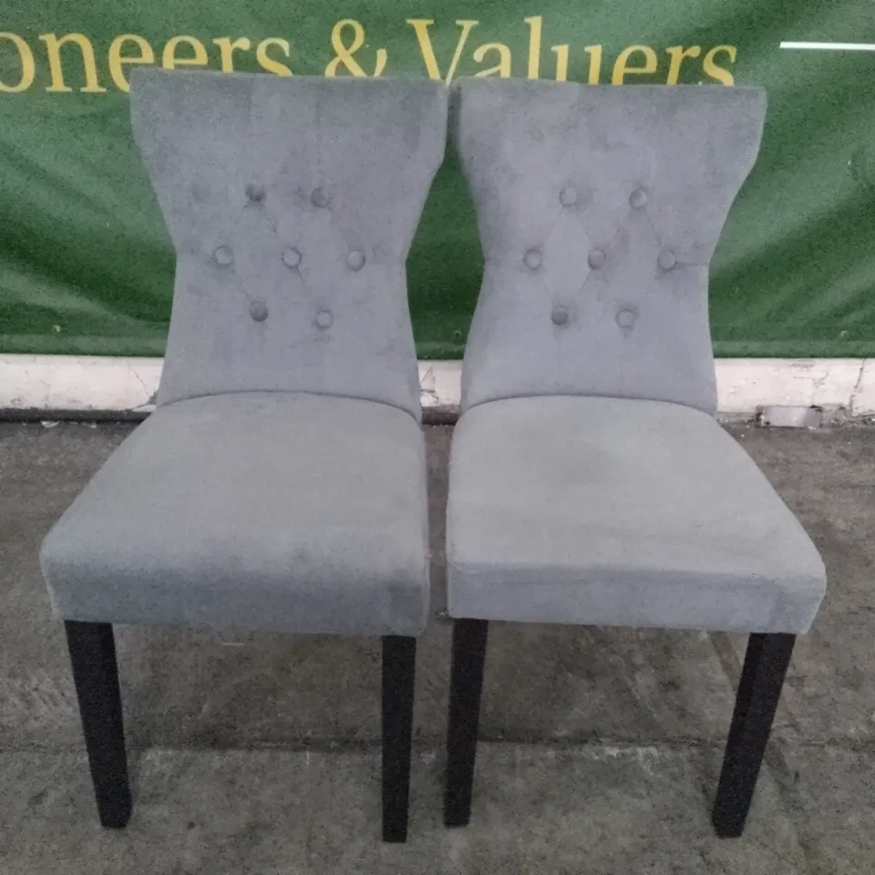 SET OF 2 NEW KENSINGTON GREY VELVET BUTTON BACK DINING CHAIR (BLACK LEG)