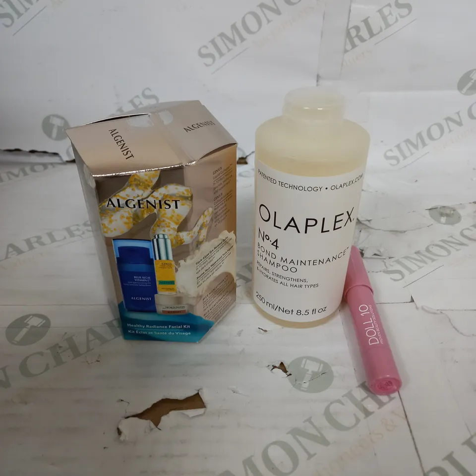 BOC OF ASSORTED HEALTH AND BEAUTIFUL ITEMS TO INCLUDE FACE CREAMS - LIP STICK 