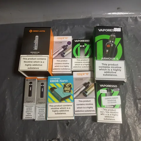 APPROXIMATELY 20 VAPES & E-CIGARETTES TO INCLUDE - VAPORESSO ARMOUR S - ASPIRE FLEXUS STICK - GEEKVAPE Z50 - ETC