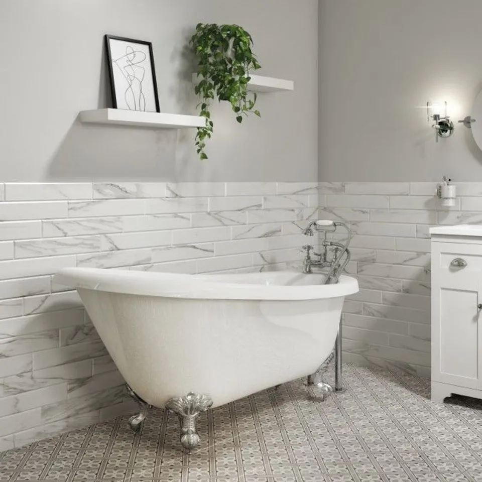 BOXED 1700 PARK ROYAL SLIPPER BATH WITH NO TAP HOLES