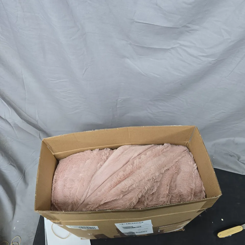 COZEE HOME FAMILY SIZED FAUX FUR & VELVETSOFT HEATED THROW IN PINK