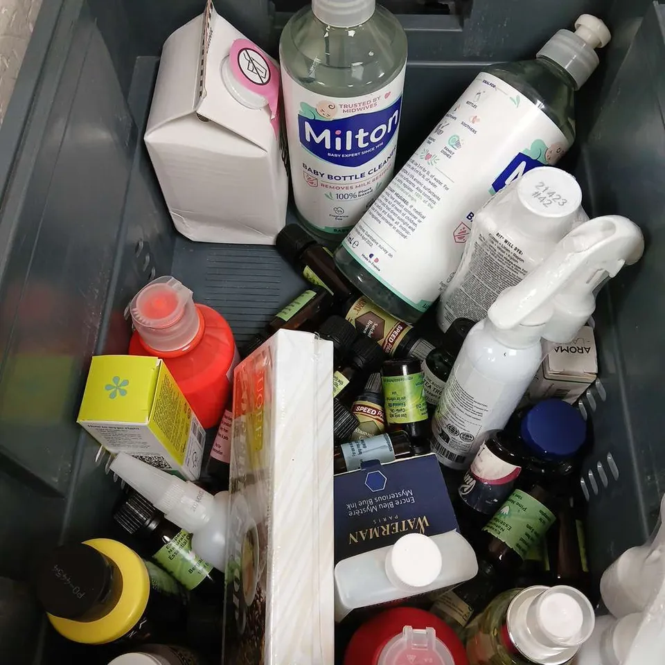 TOTE OF APPROXIMATELY 15 HOUSEHOLD ITEMS TO INCLUDE - MILTON BABY BOTTLE CLEANER - GORILLA WOOD GLUE - SMOL WASHING UP LIQUID