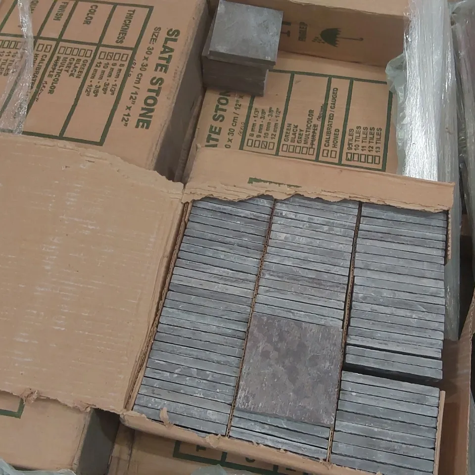 PALLET CONTAINING APPROXIMATELY 900x STONE TILES - 10 x 10cm
