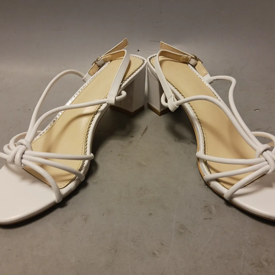 BOXED PAIR OF MONSOON BRIDAL OPEN TOE BLOCK HEEL SANDALS IN WHITE EU SIZE 41