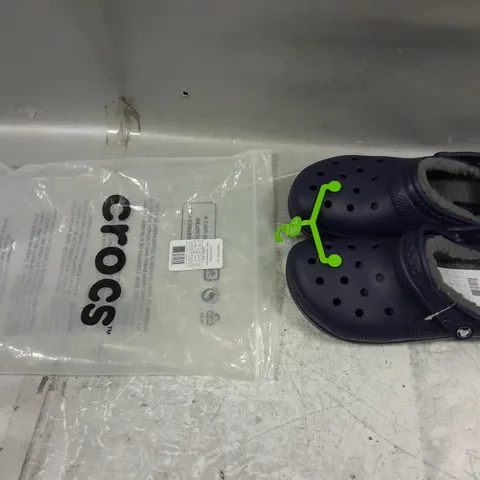 BAGGED PAIR OF CROCS CLASSIC LINED CLOG NAVY/CHARCOAL UK M5/W6