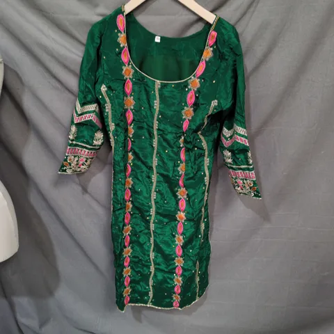 GREEN EMBROIDERED WOMEN'S DRESS WITH PINK TRIM, UK 12 (EU 40) – WITH GOLD-TONE NECKLACE .3 PEICE SET .