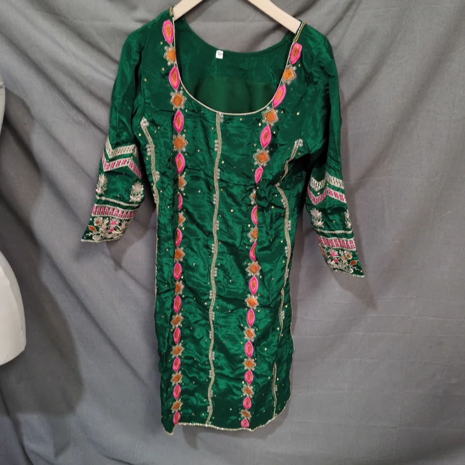 GREEN EMBROIDERED WOMEN'S DRESS WITH PINK TRIM, UK 12 (EU 40) – WITH GOLD-TONE NECKLACE .3 PEICE SET .
