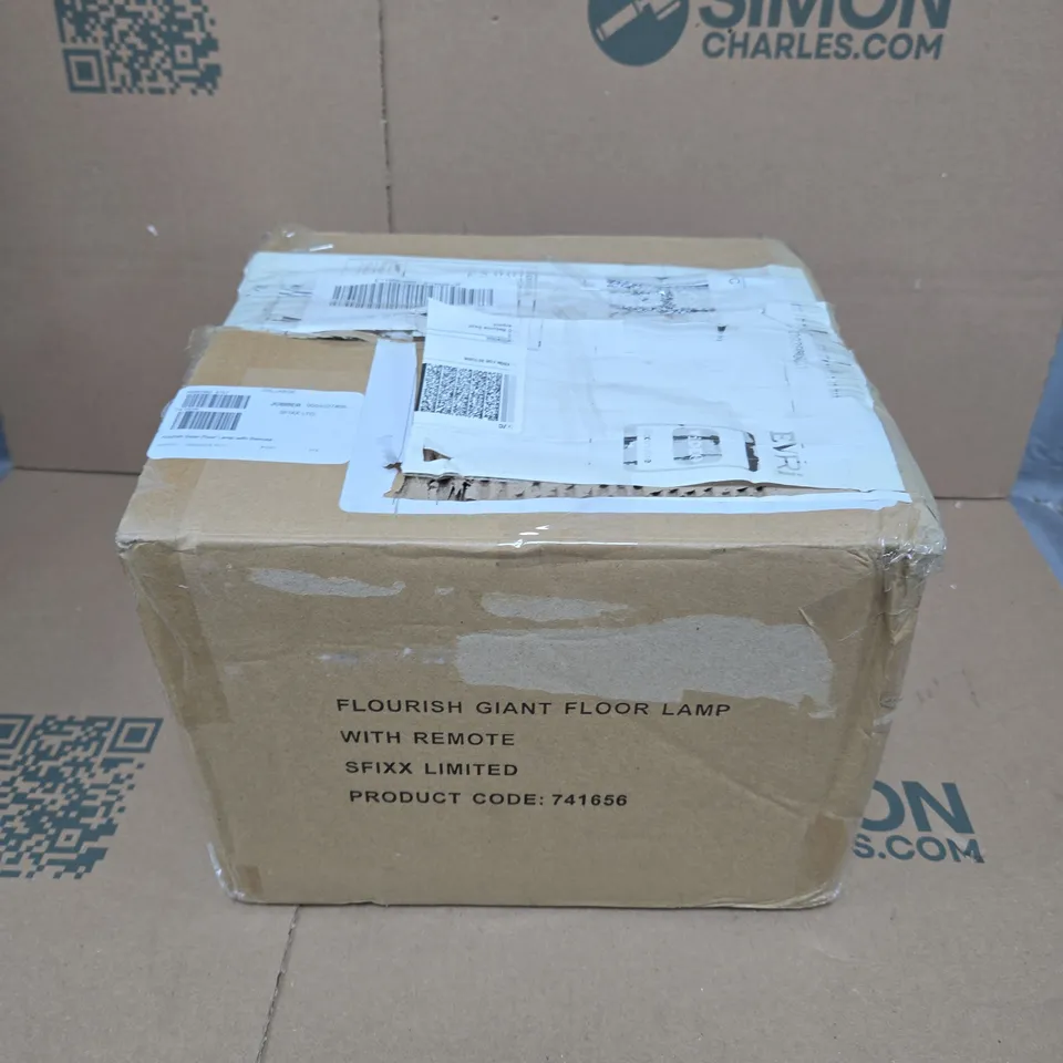 FLOURISH SOLAR FLOOR LAMP WITH REMOTE