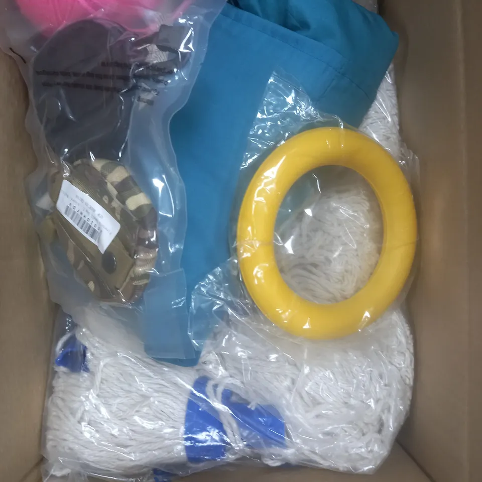 BOX OF APPROXIMATELY 15 HOUSEHOLD ITEMS TO CONTAIN 2 X SMALL TRAVEL BAGS, NOTE PAD, PINK KNITTING YARN ETC 