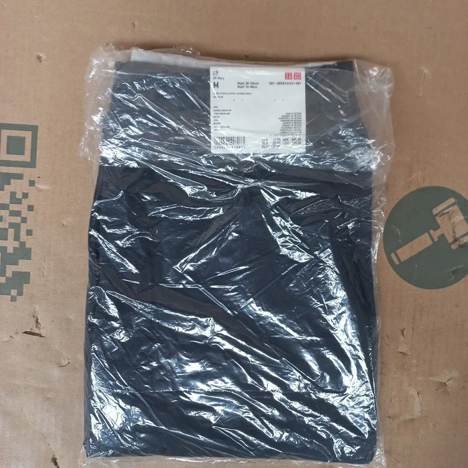 BAGGED UNIQLO ULTRA STRETCH ACTIVE TAPERED PANTS IN BLACK SIZE MEDIUM