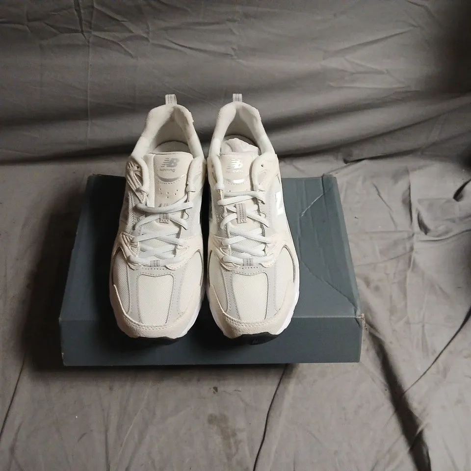 NEW BALANCE MR530CE TRAINERS – UK 8 (US 8.5) – WHITE
