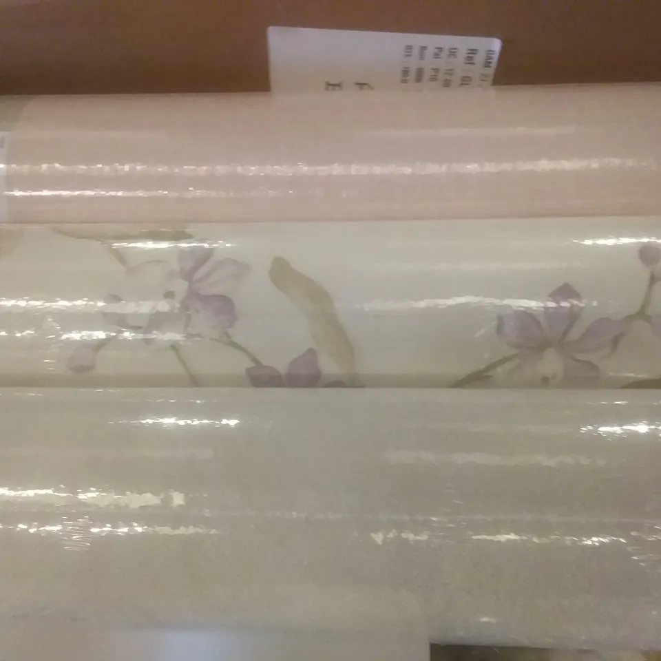 PALLET OF ASSORTED WALLPAPER