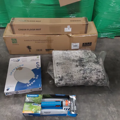 PALLET OF ASSORTED CONSUMER PRODUCTS TO INCLUDE: ARTIFICIAL PLANTS, RUG, CHAIR FLOOR MAT, OSCILLATING SPRINKLER, TOILET SEAT ECT
