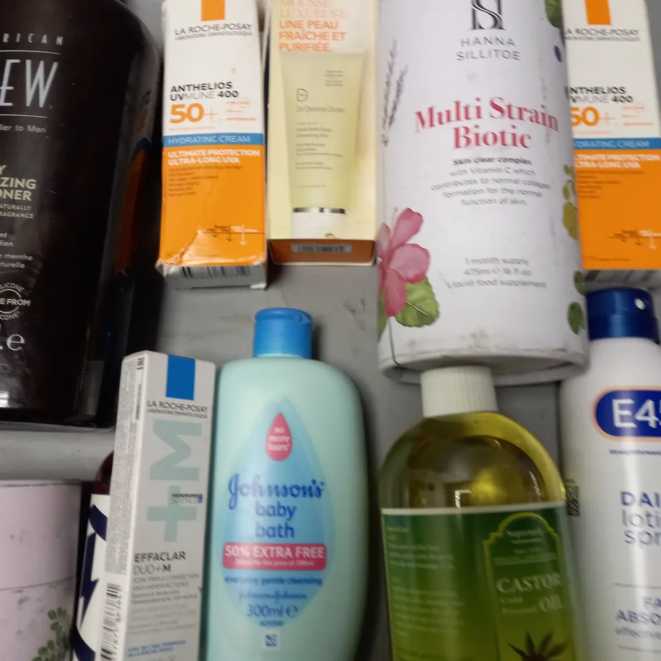 LOT OF APPROXIMATELY 25 ASSORTED HEALTH AND BEAUTY ITEMS TO INCLUDE AMERICAN CREW CONDITIONER, HANNA SILLITOE MULTI STRAIN BIOTIC AND E45 DAILY LOTION SPRAY