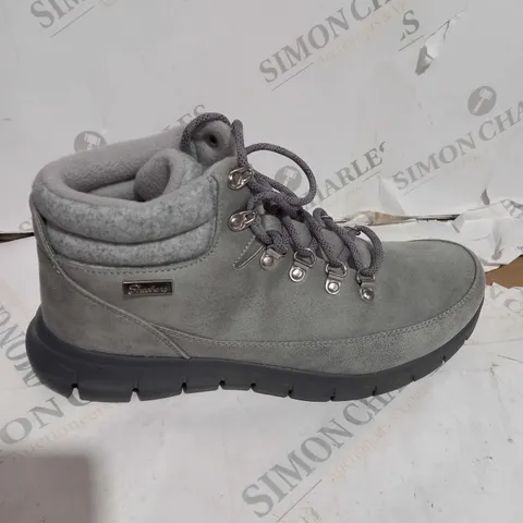 BOXED SKECHERS SYNERGY WARM TECH BOOTS, GREY - SIZE 8