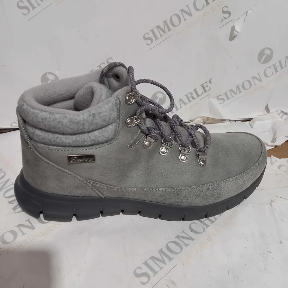 BOXED SKECHERS SYNERGY WARM TECH BOOTS, GREY - SIZE 8