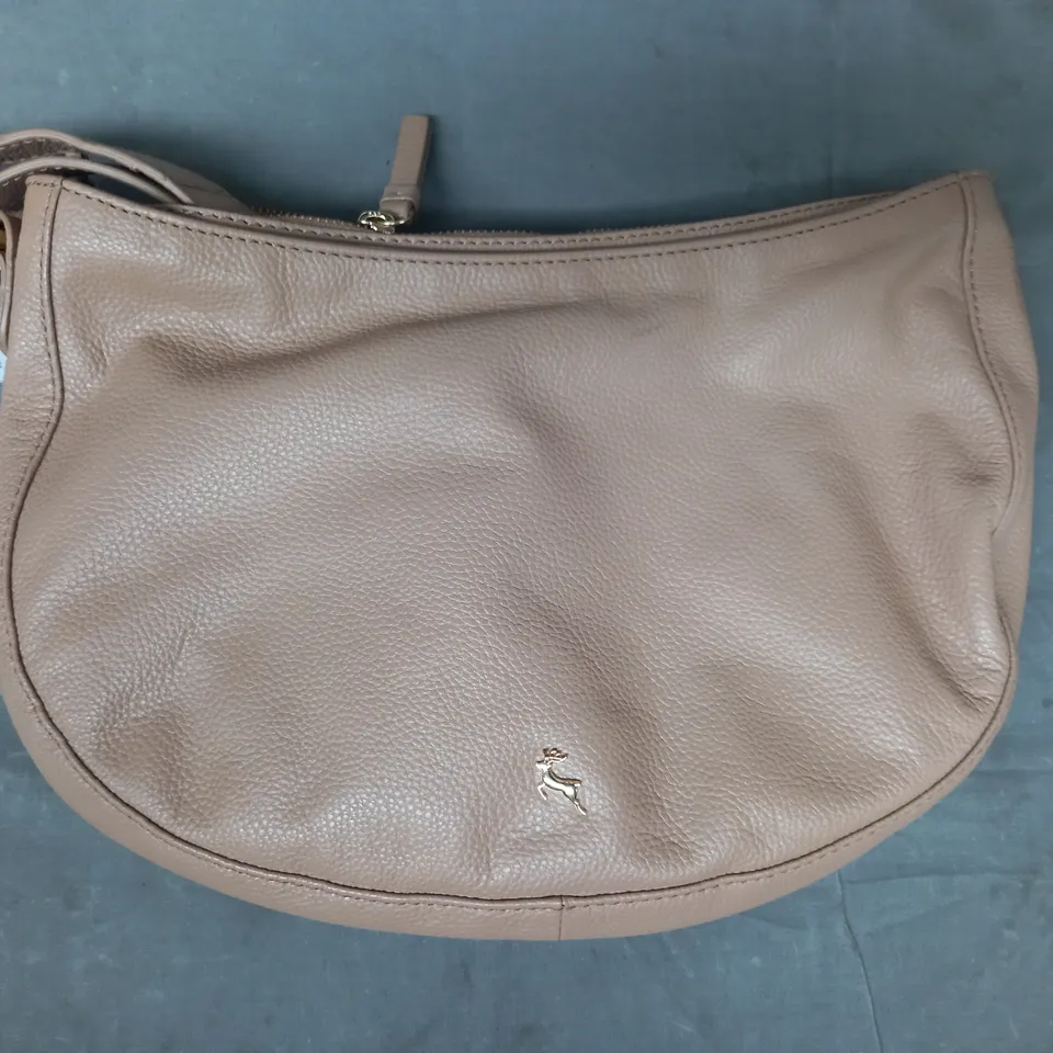 ASHWOOD LEATHER SHOULDER BAG IN TAUPE